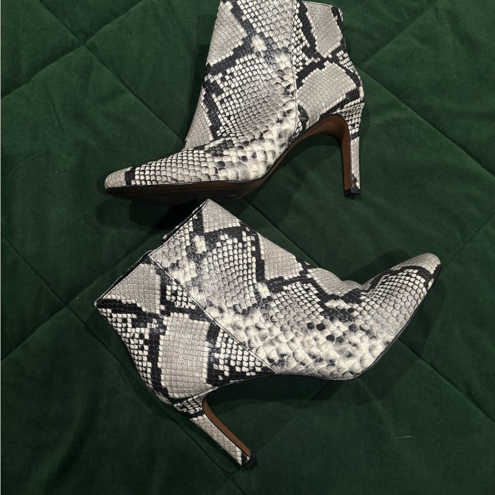 Banana Republic Snakeskin Patterned Heeled Boots